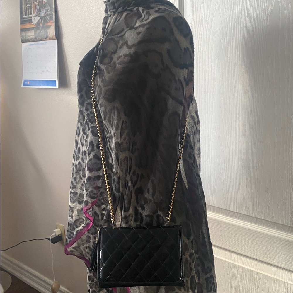 Small vintage  Italian black pattern leather bag with chain and crossbody - Picture 10 of 11